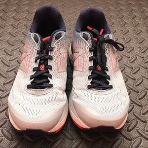 New Balance V8 8.5 Women’s Xtra Wide